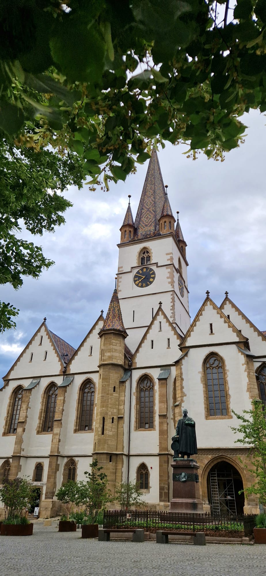 Cultural, walking and dining experience in Transylvania